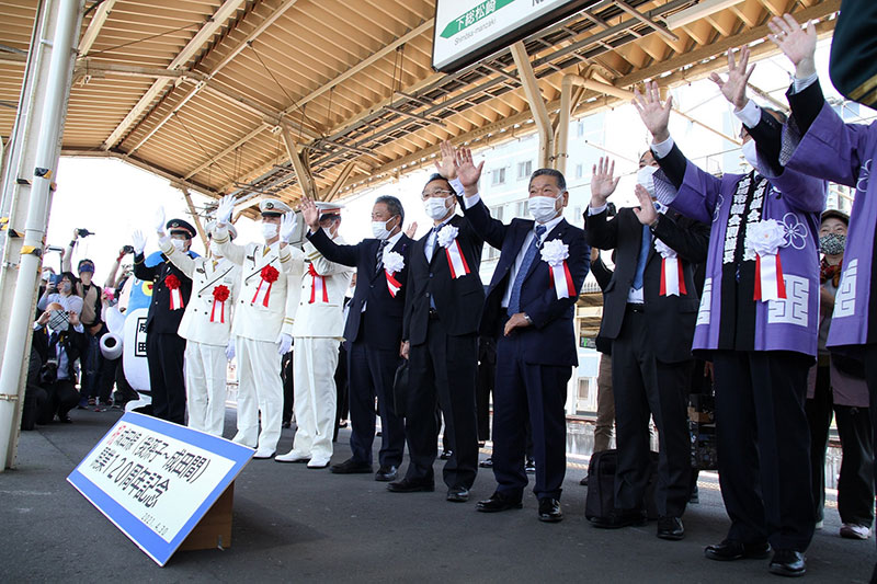 成田駅 記念列車見送り